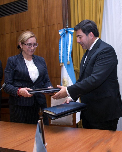GacetillaAFIP2 El titular de la AFIP Ricardo Echegaray y la ministra de Relaciones Exteriores de Georgia Tamar Beruchashvili