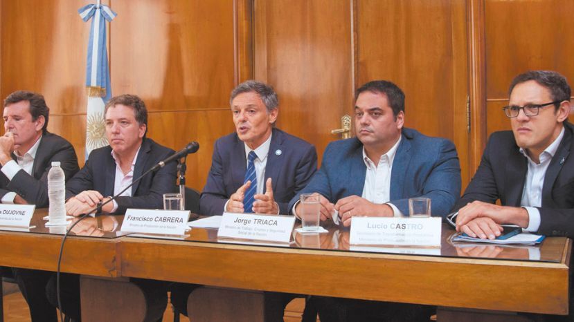 Textiles retoman diálogo con el Gobierno, tras fuerte suba 