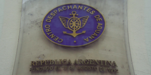 Despachantes de aduana y comerciantes alertan por el servici